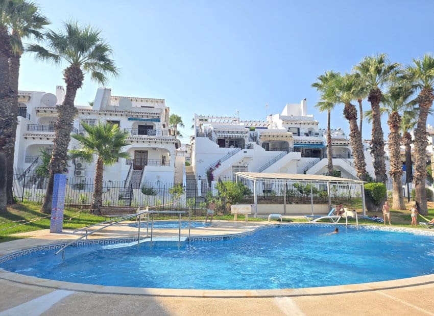 2 soveværelse Lejlighed til salg i Villamartin med swimmingpool - € 199.000 (Ref: 9983872)