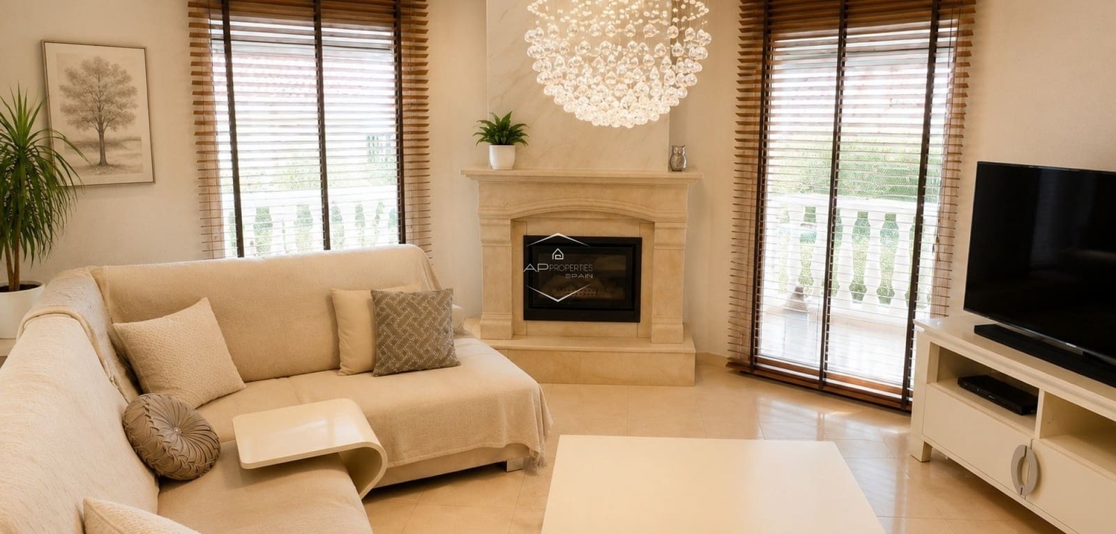 4 bedroom Villa for sale in Rojales with pool garage - € 557,000 (Ref: 10016593)