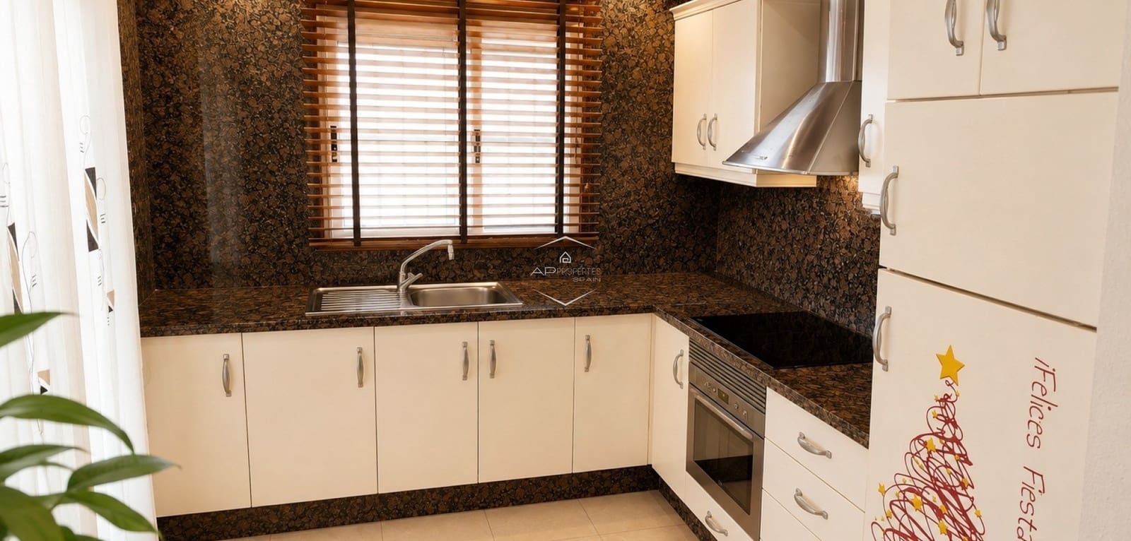4 bedroom Villa for sale in Rojales with pool garage - € 557,000 (Ref: 10016593)