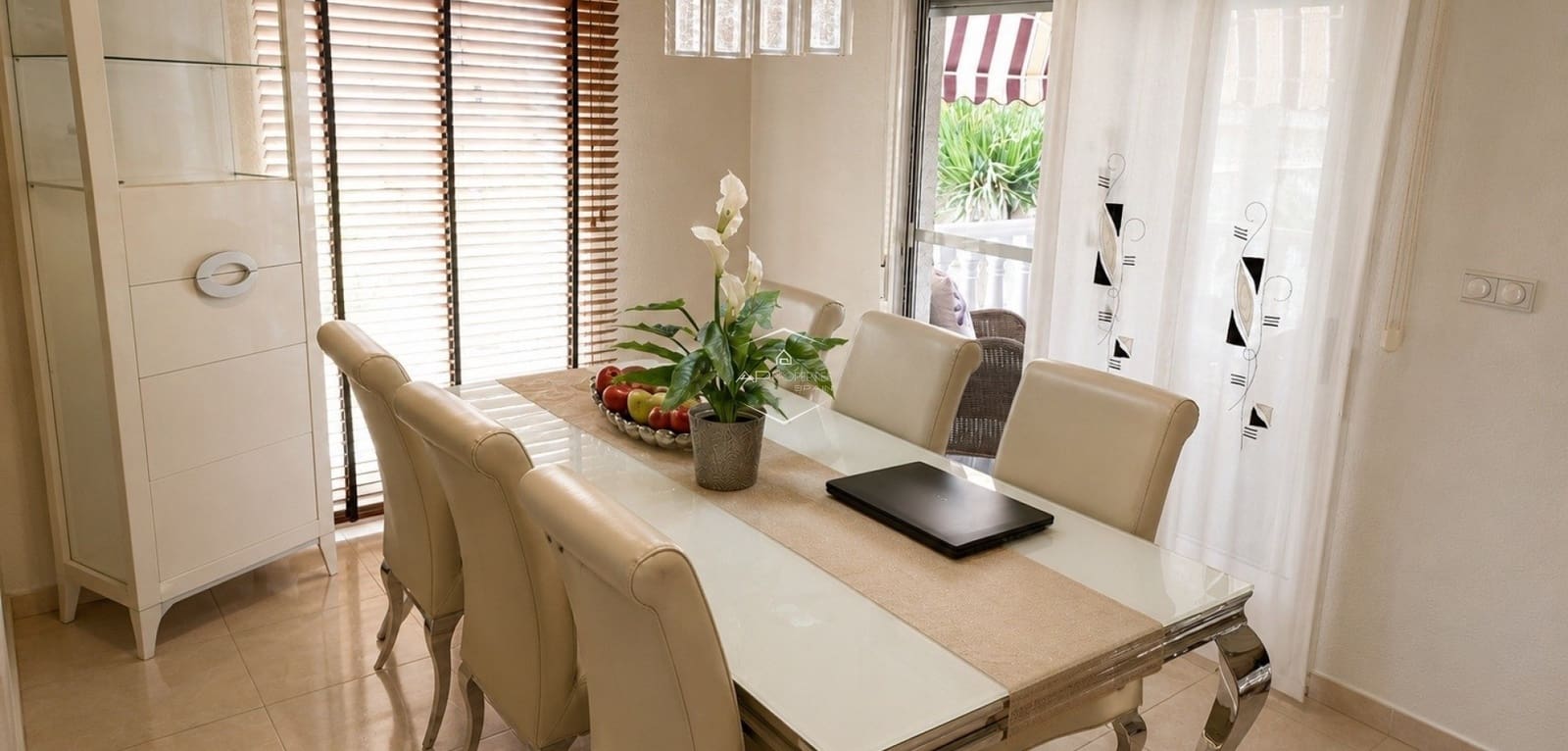 4 bedroom Villa for sale in Rojales with pool garage - € 557,000 (Ref: 10016593)