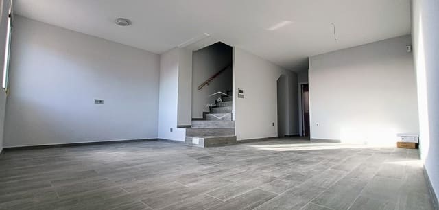 2 soveværelse Byhus til salg i La Romana med garage - € 169.990 (Ref: 8982757)