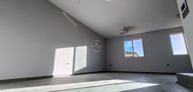 2 soveværelse Byhus til salg i La Romana med garage - € 169.990 (Ref: 8982757)