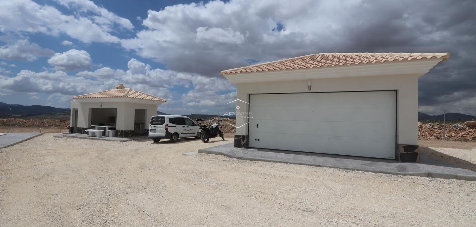 4 soveværelse Villa til salg i Pinoso med swimmingpool - € 423.000 (Ref: 9289963)