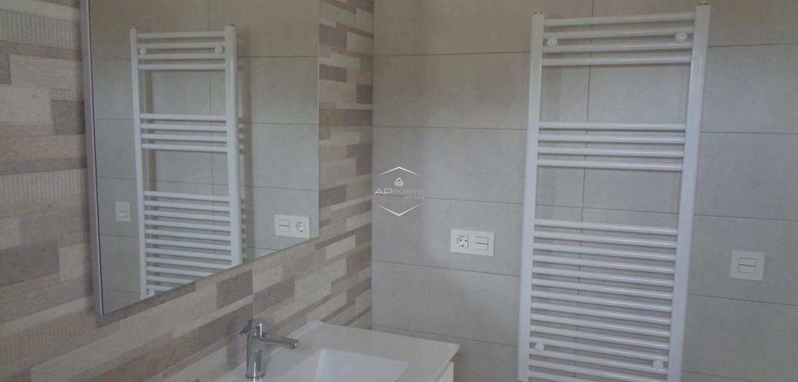 4 soveværelse Villa til salg i Pinoso med swimmingpool - € 423.000 (Ref: 9289963)