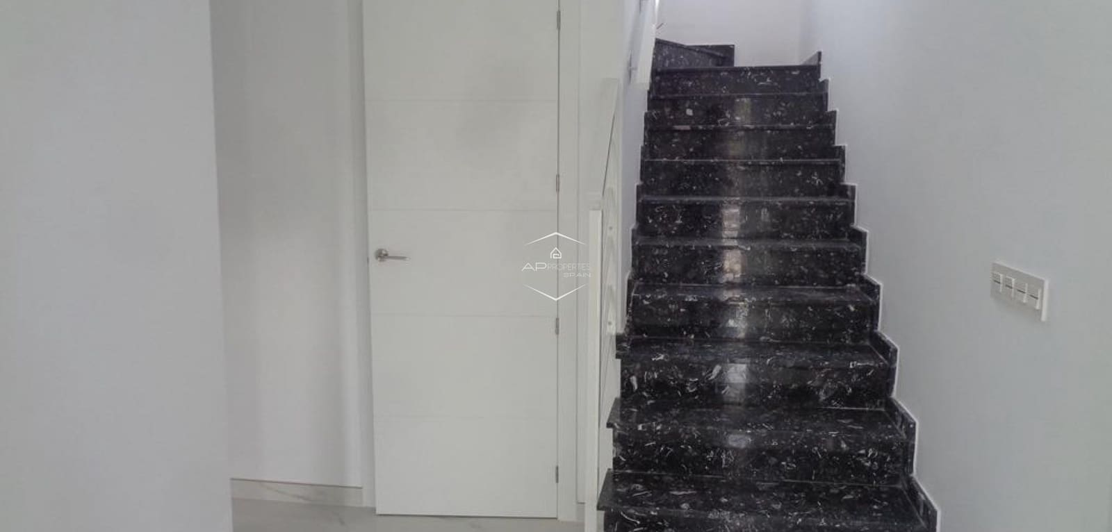 4 soveværelse Villa til salg i Pinoso med swimmingpool - € 423.000 (Ref: 9289963)