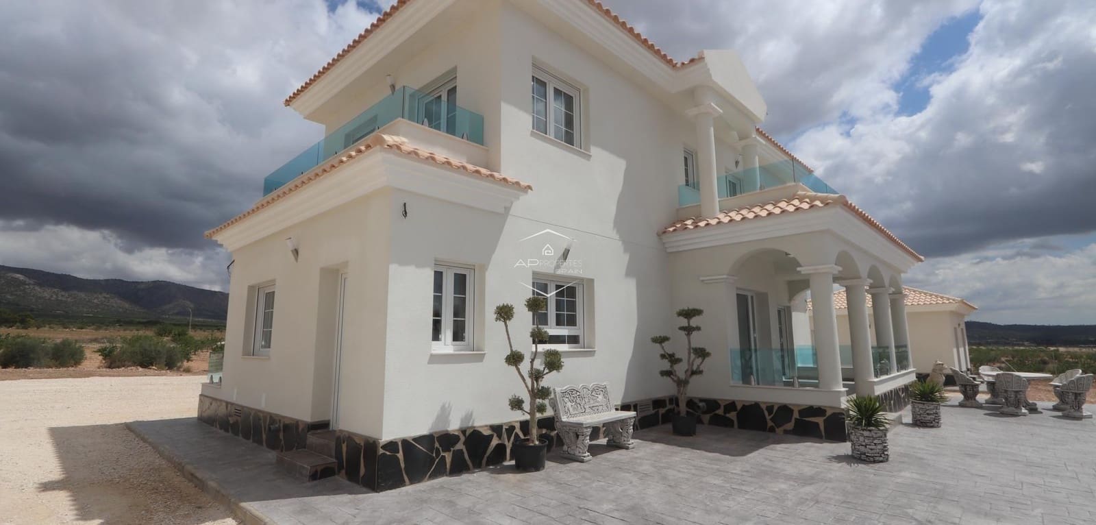 4 soveværelse Villa til salg i Pinoso med swimmingpool - € 423.000 (Ref: 9289963)