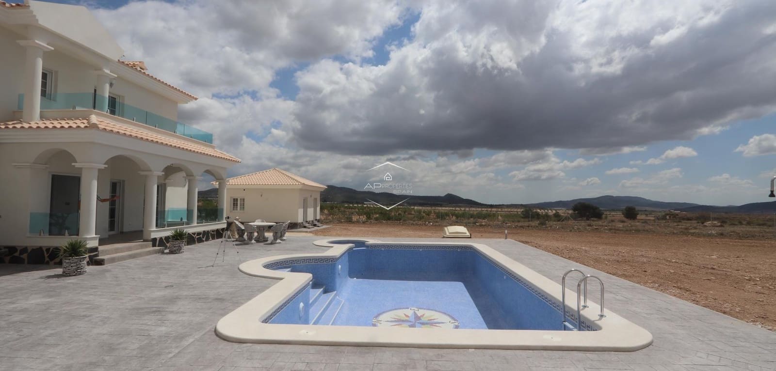 4 soveværelse Villa til salg i Pinoso med swimmingpool - € 423.000 (Ref: 9289963)