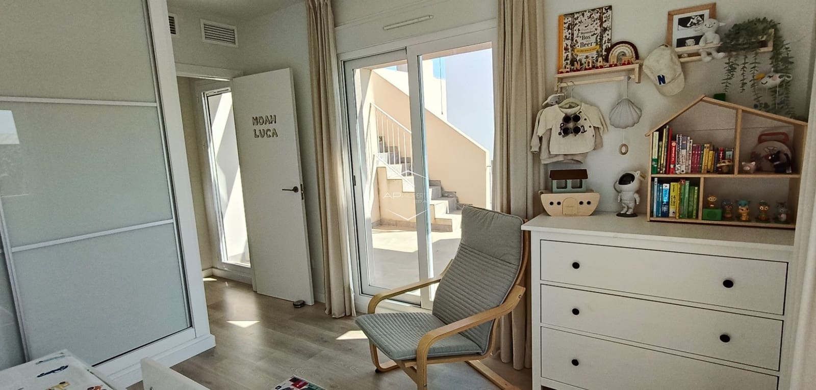 3 sypialnia Dom na sprzedaż w Torrevieja z basenem garażem - 399 900 € (Ref: 9289972)