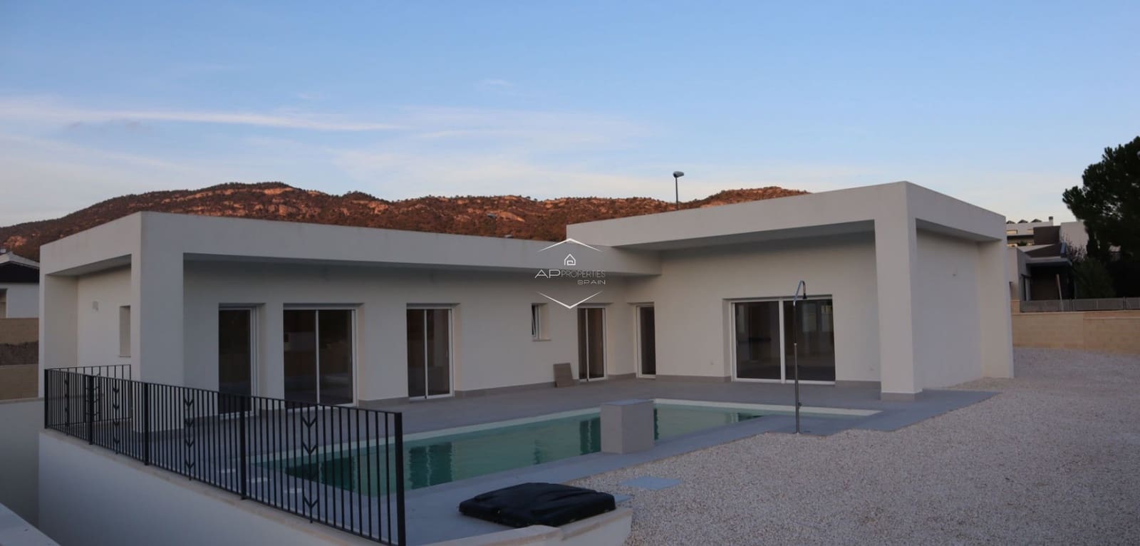 3 bedroom Villa for sale in La Romana with pool - € 360,000 (Ref: 9289976)