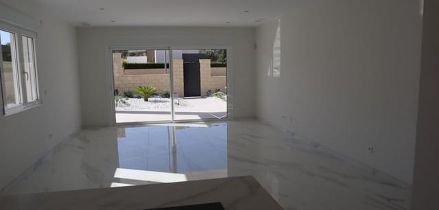 3 bedroom Villa for sale in La Romana with pool - € 345,000 (Ref: 9289977)