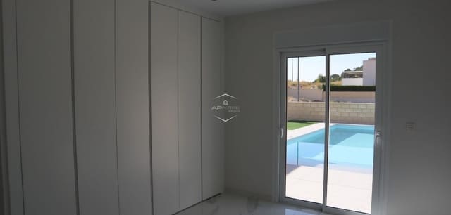 3 bedroom Villa for sale in La Romana with pool - € 345,000 (Ref: 9289977)