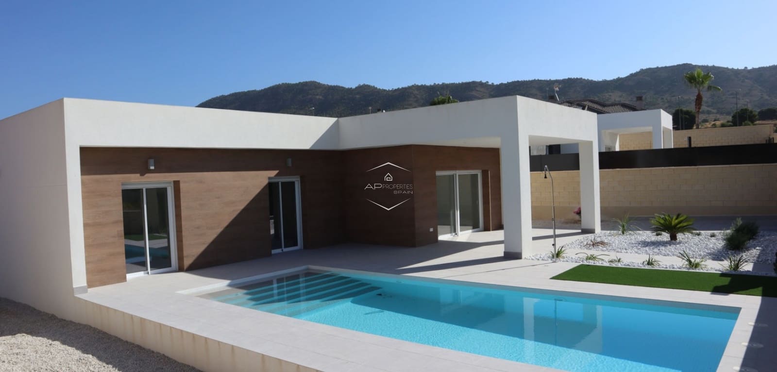 3 bedroom Villa for sale in La Romana with pool - € 345,000 (Ref: 9289977)