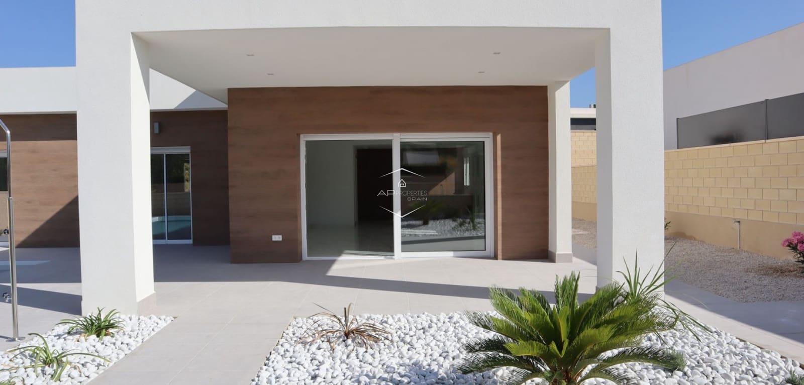 3 bedroom Villa for sale in La Romana with pool - € 345,000 (Ref: 9289977)