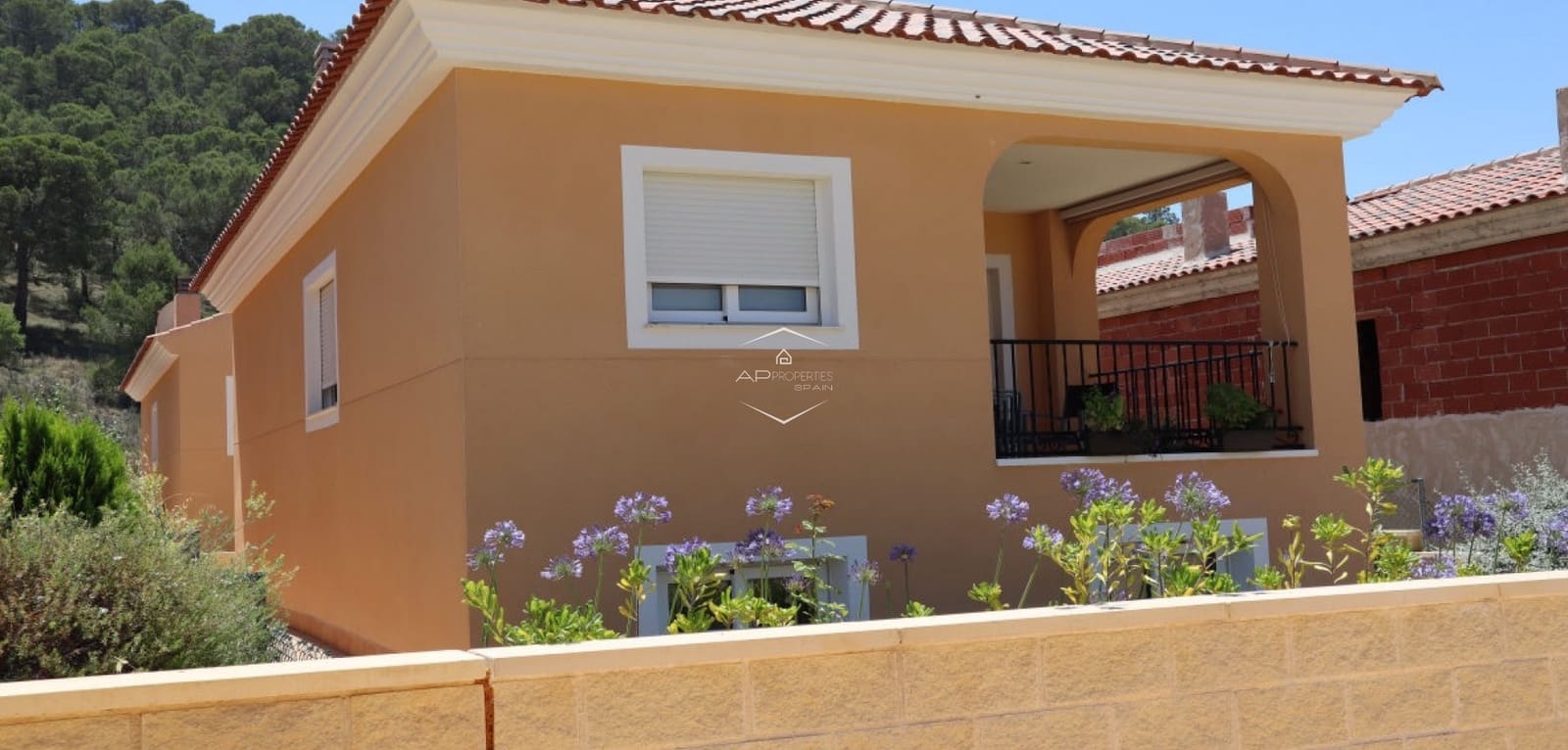 2 bedroom Villa for sale in La Romana with pool - € 220,000 (Ref: 9289978)