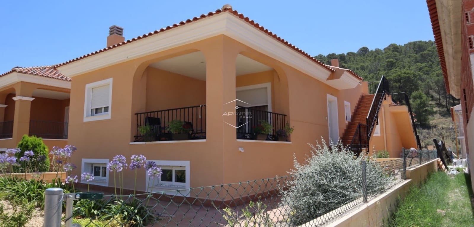 2 bedroom Villa for sale in La Romana with pool - € 220,000 (Ref: 9289978)