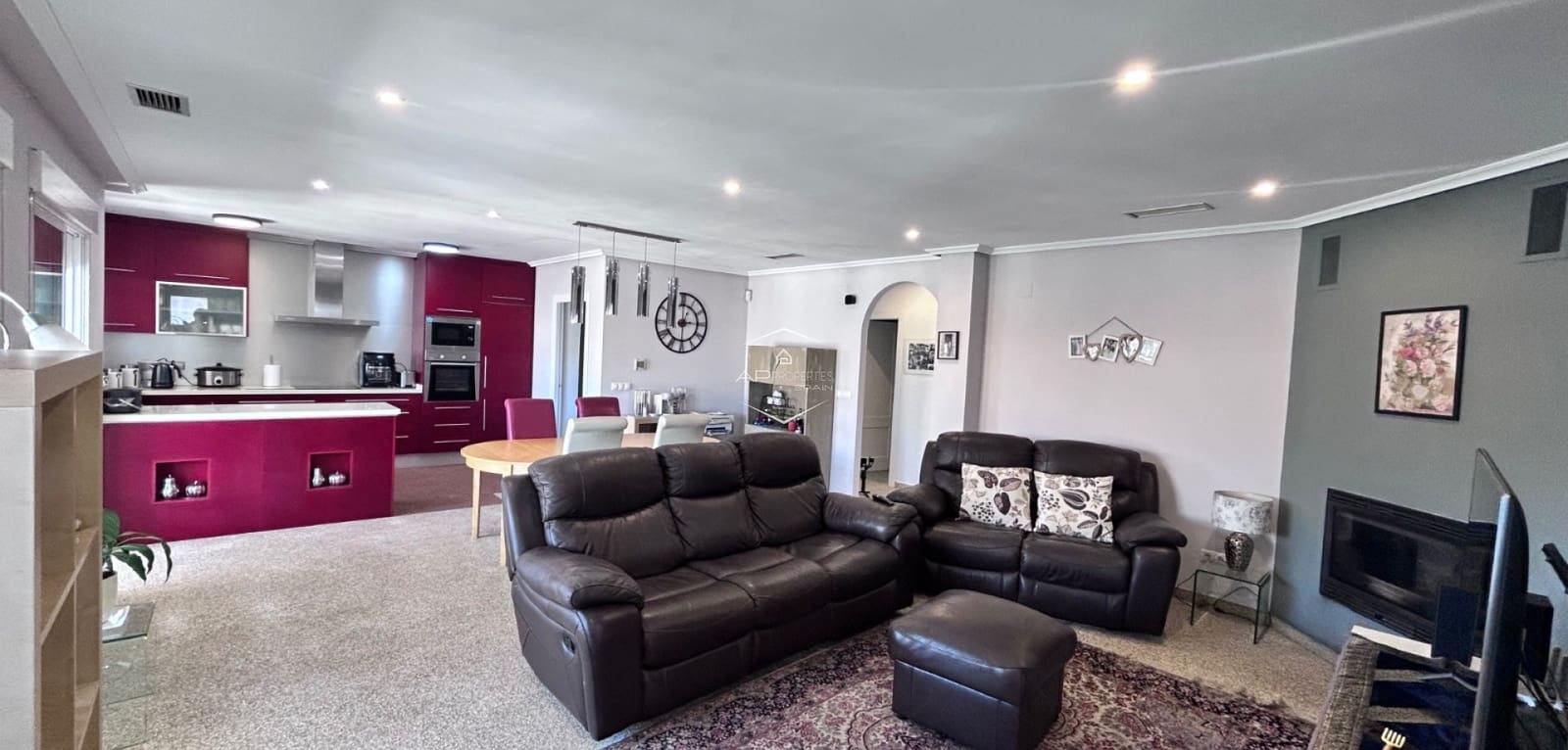 3 soveværelse Villa til salg i La Romana med swimmingpool - € 299.000 (Ref: 9300414)