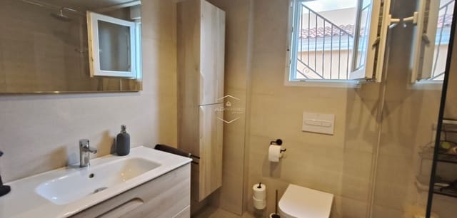 2 soveværelse Byhus til salg i La Romana med swimmingpool - € 249.000 (Ref: 9363544)