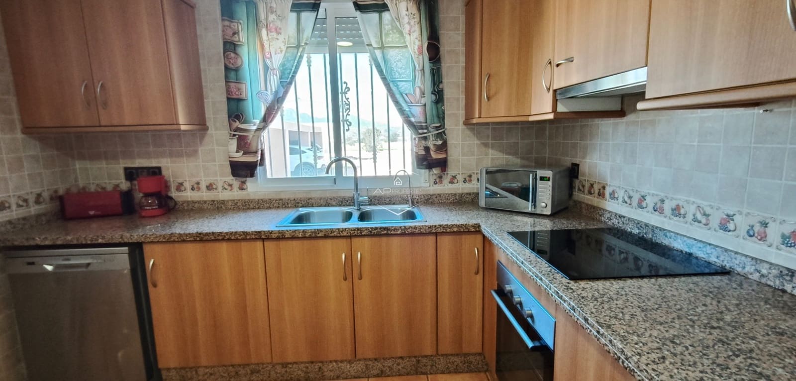 4 makuuhuone Maalaistalo myytävänä paikassa La Romana mukana uima-altaan 
autotalli - 398 000 € (Ref: 9720908)