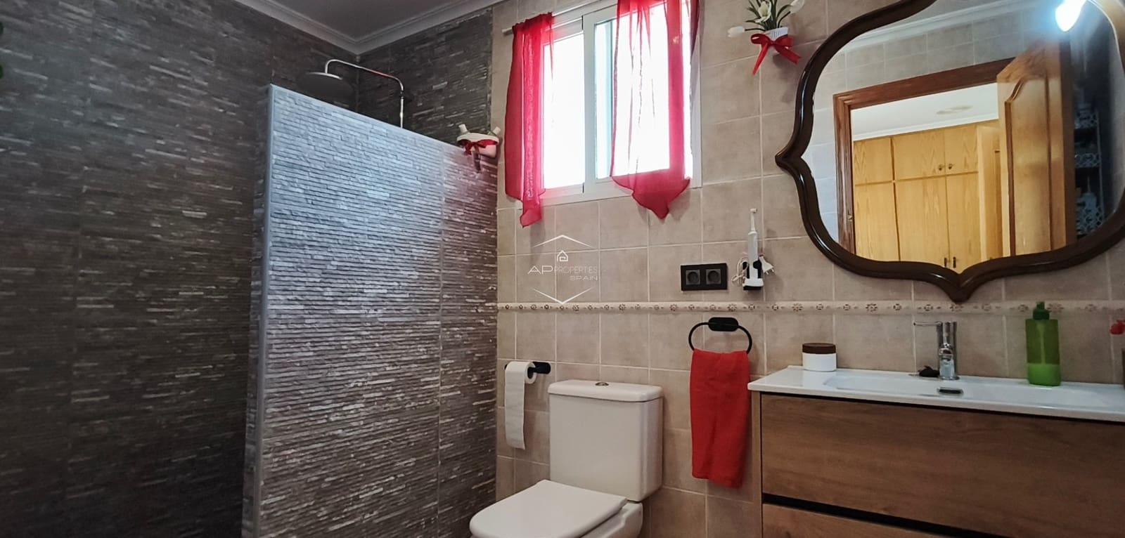 4 makuuhuone Maalaistalo myytävänä paikassa La Romana mukana uima-altaan 
autotalli - 398 000 € (Ref: 9720908)