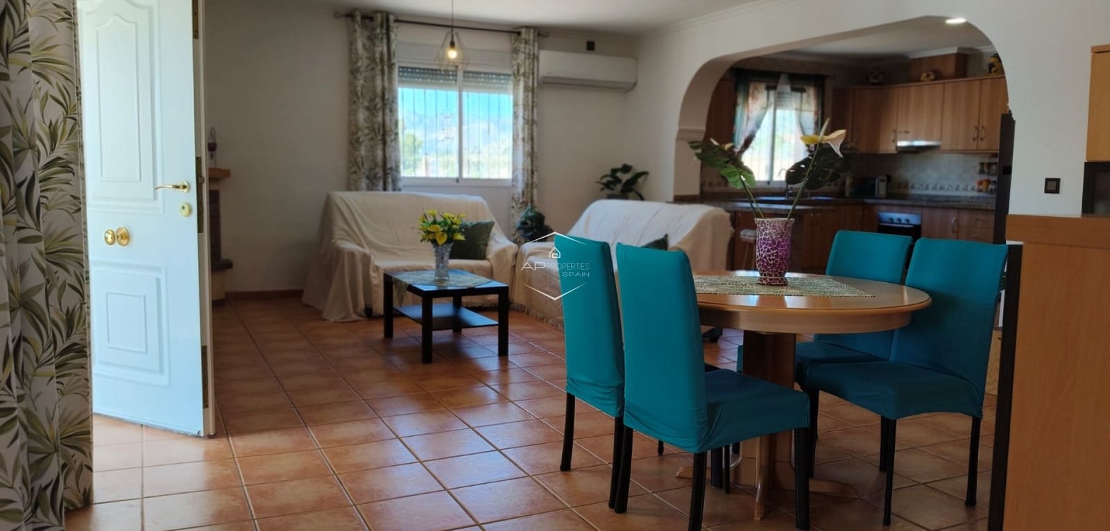 4 makuuhuone Maalaistalo myytävänä paikassa La Romana mukana uima-altaan 
autotalli - 398 000 € (Ref: 9720908)