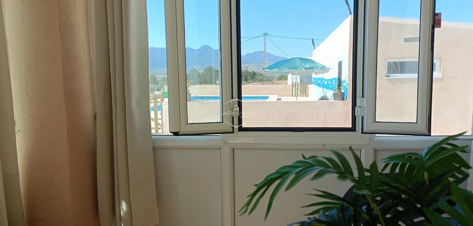 4 makuuhuone Maalaistalo myytävänä paikassa La Romana mukana uima-altaan 
autotalli - 398 000 € (Ref: 9720908)