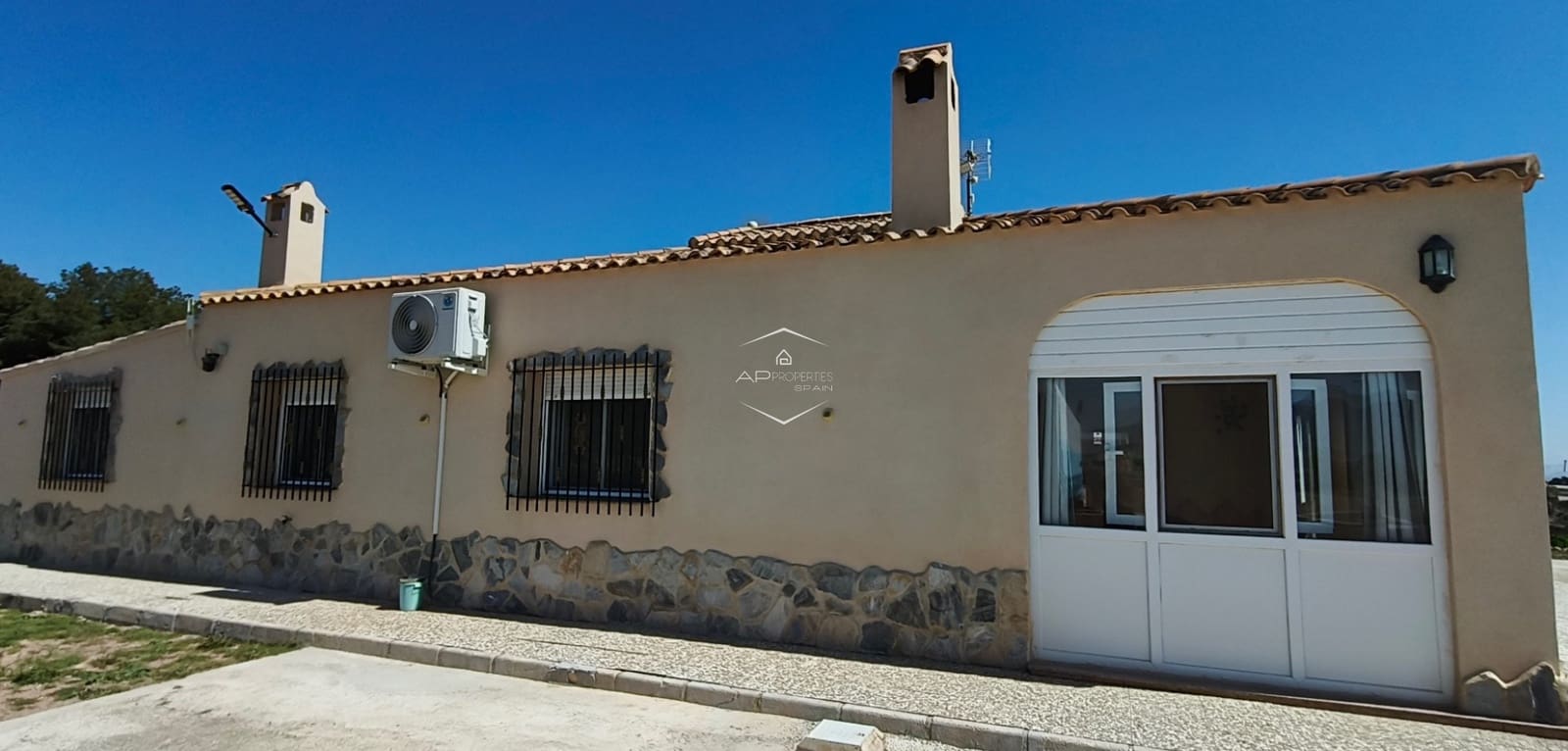 4 makuuhuone Maalaistalo myytävänä paikassa La Romana mukana uima-altaan 
autotalli - 398 000 € (Ref: 9720908)