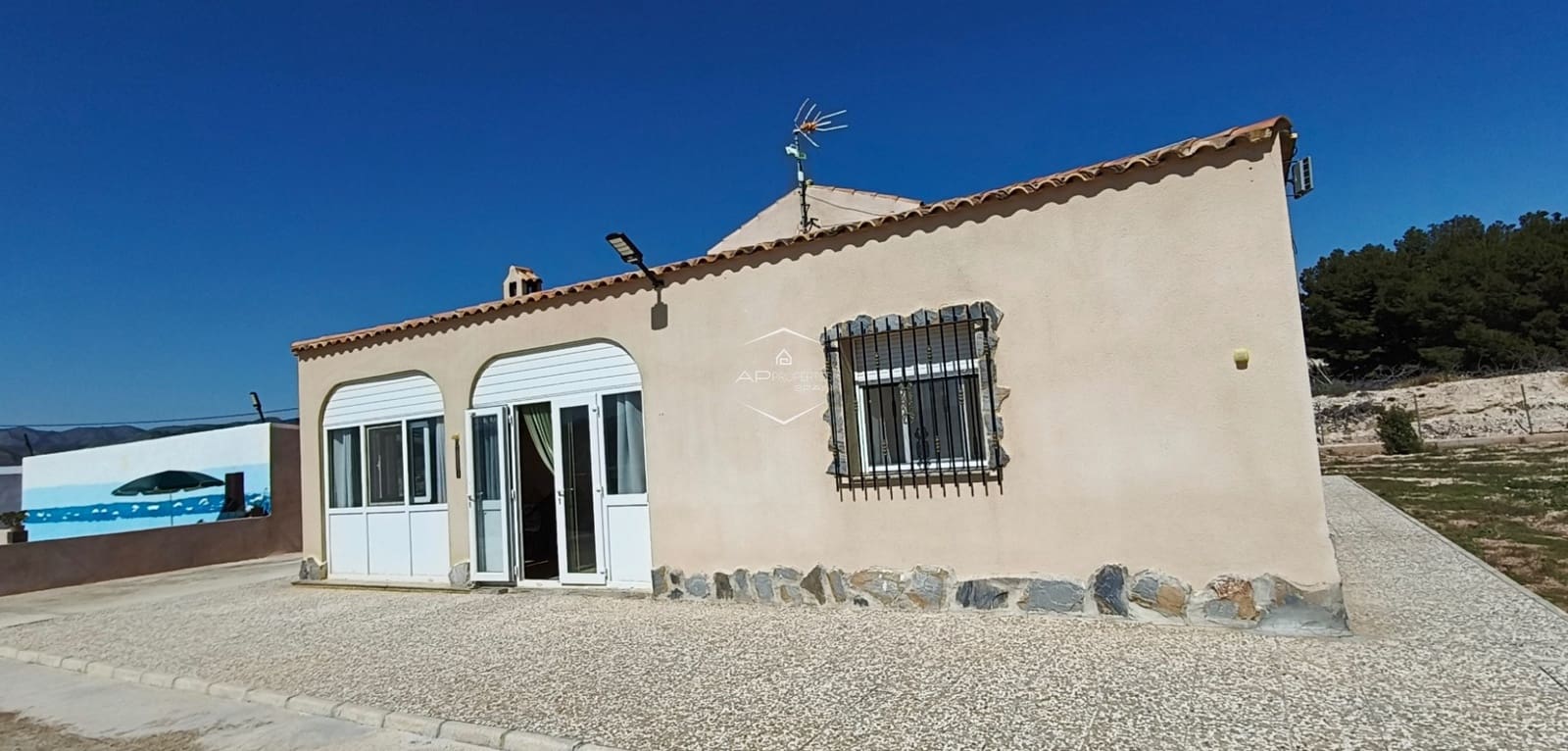 4 makuuhuone Maalaistalo myytävänä paikassa La Romana mukana uima-altaan 
autotalli - 398 000 € (Ref: 9720908)