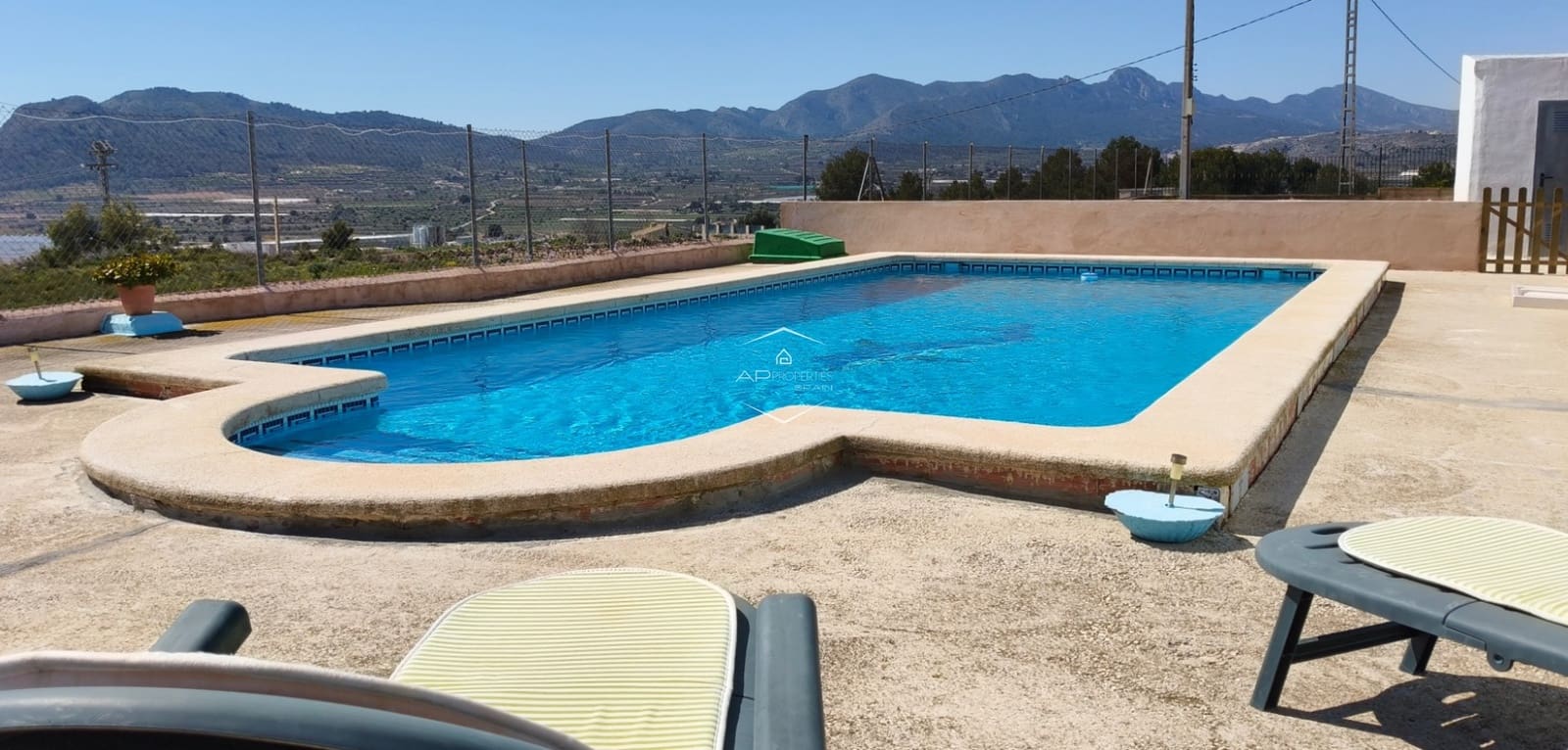 4 makuuhuone Maalaistalo myytävänä paikassa La Romana mukana uima-altaan 
autotalli - 398 000 € (Ref: 9720908)