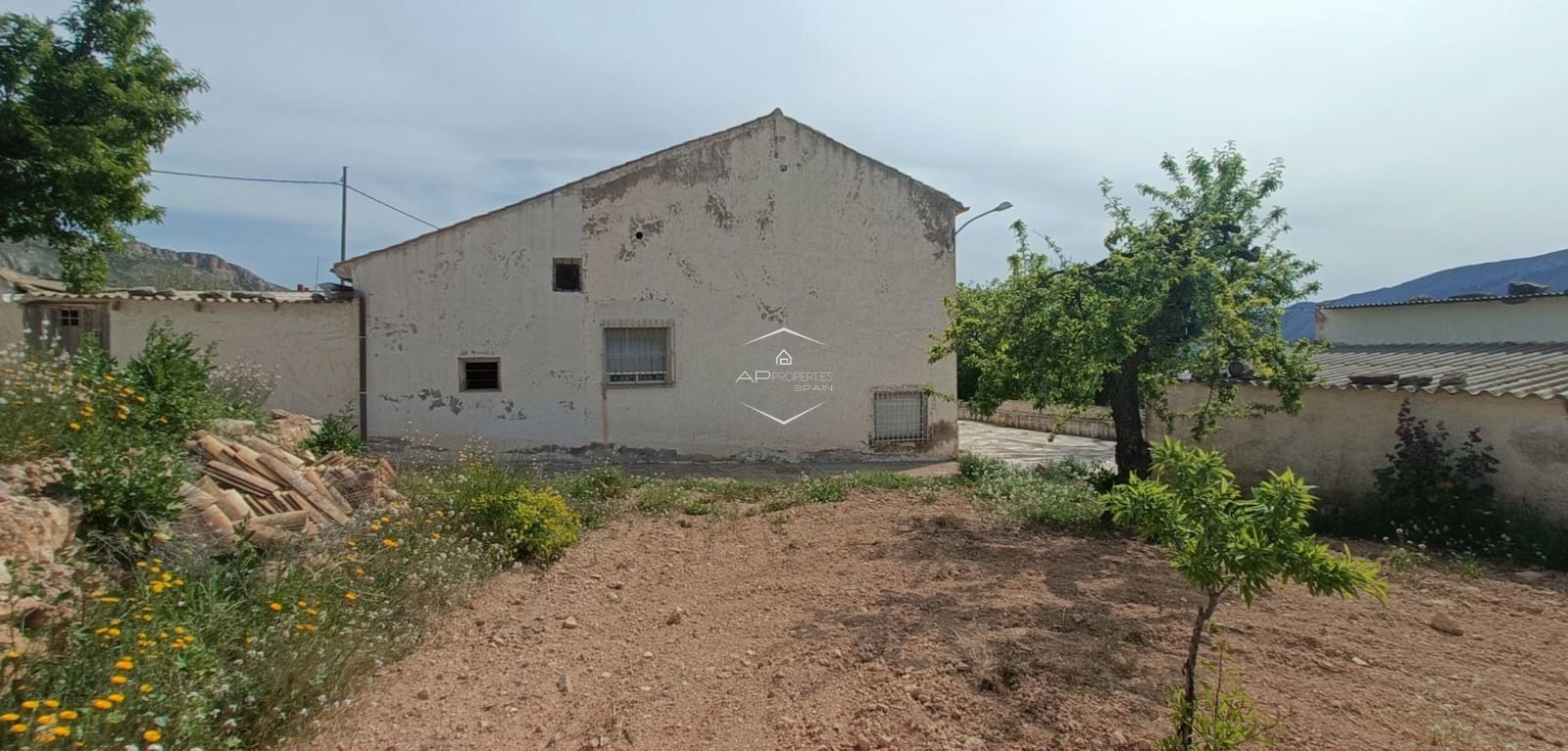 4 bedroom Finca/Country House for sale in La Romana with pool garage - € 230,000 (Ref: 9751488)