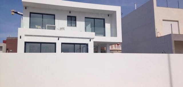 3 bedroom Villa for sale in La Romana with pool - € 379,900 (Ref: 9932714)