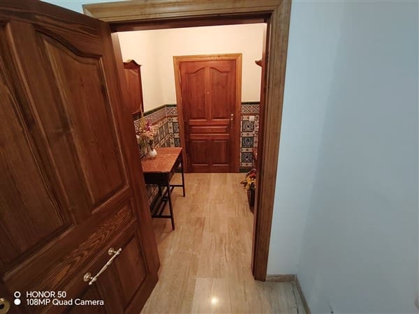 7 soveværelse Byhus til salg i Guadix med garage - € 375.000 (Ref: 8402901)