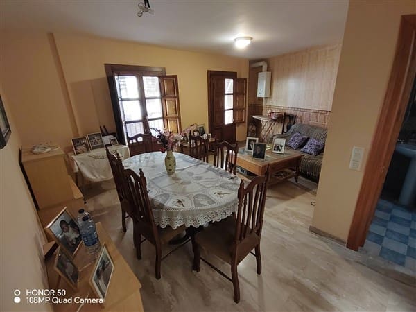 7 soveværelse Byhus til salg i Guadix med garage - € 375.000 (Ref: 8402901)