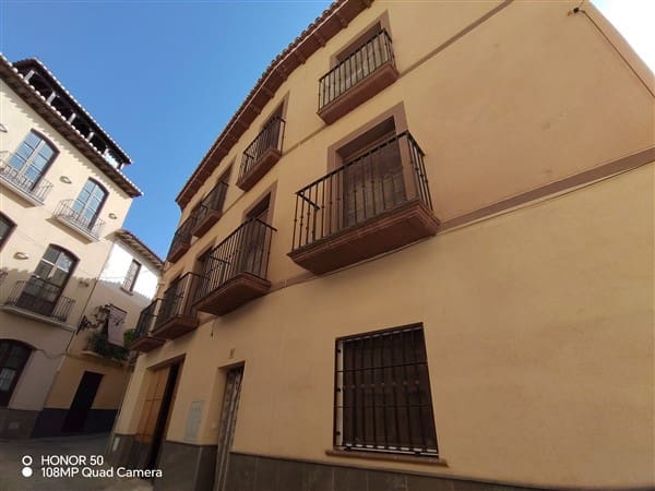 7 soveværelse Byhus til salg i Guadix med garage - € 375.000 (Ref: 8402901)