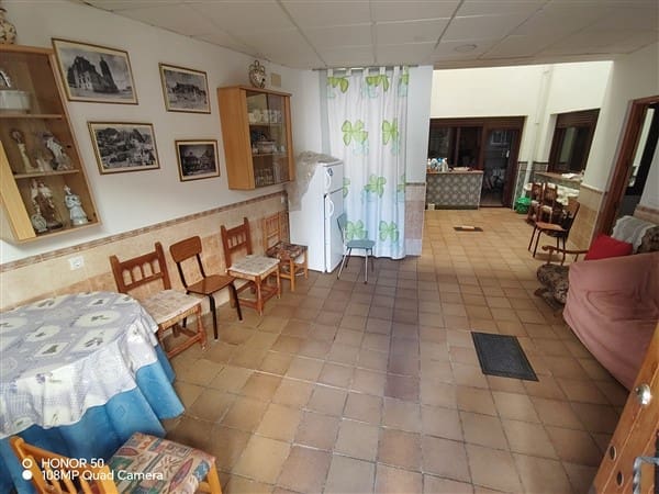 7 soveværelse Byhus til salg i Guadix med garage - € 375.000 (Ref: 8402901)