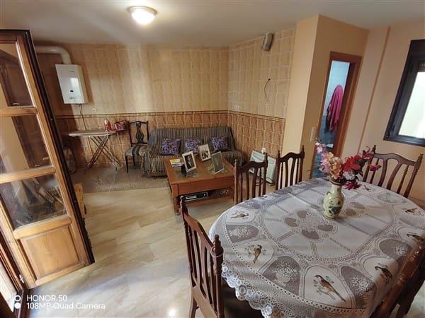 7 soveværelse Byhus til salg i Guadix med garage - € 375.000 (Ref: 8402901)