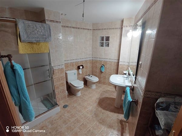 7 soveværelse Byhus til salg i Guadix med garage - € 375.000 (Ref: 8402901)