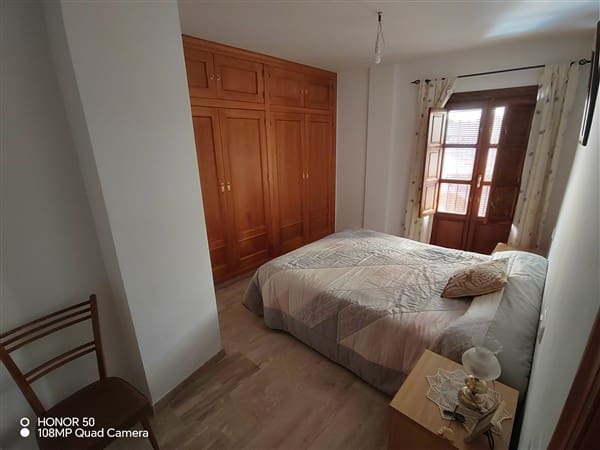 7 soveværelse Byhus til salg i Guadix med garage - € 375.000 (Ref: 8402901)