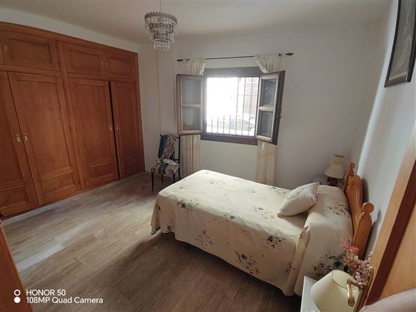 7 soveværelse Byhus til salg i Guadix med garage - € 375.000 (Ref: 8402901)