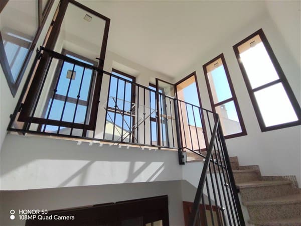 7 soveværelse Byhus til salg i Guadix med garage - € 375.000 (Ref: 8402901)