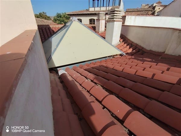 7 soveværelse Byhus til salg i Guadix med garage - € 375.000 (Ref: 8402901)