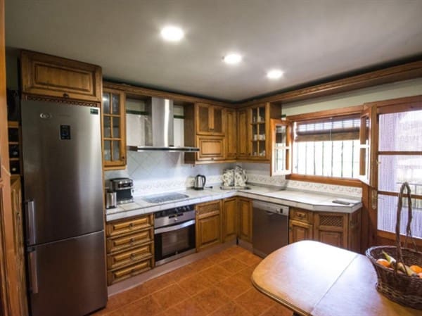 4 soveværelse Villa til salg i Dudar med swimmingpool garage - € 405.000 (Ref: 8420487)