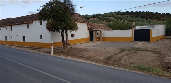 3 soveværelse Finca/Landehus til salg i Píñar med swimmingpool garage - € 118.000 (Ref: 8596228)