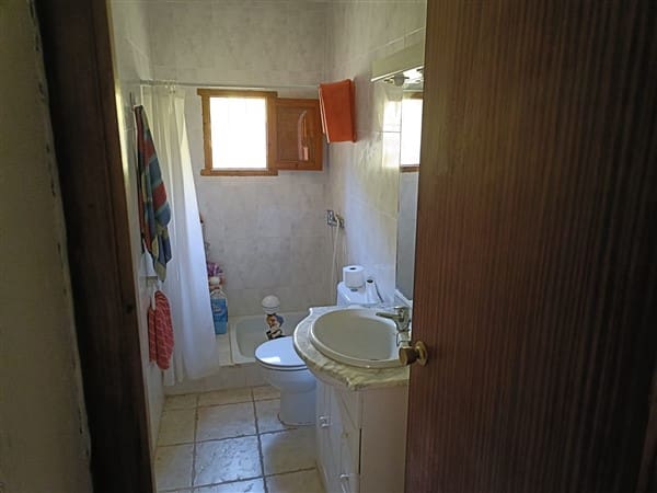 2 soveværelse Finca/Landehus til salg i La Peza med swimmingpool garage - € 90.000 (Ref: 8602668)