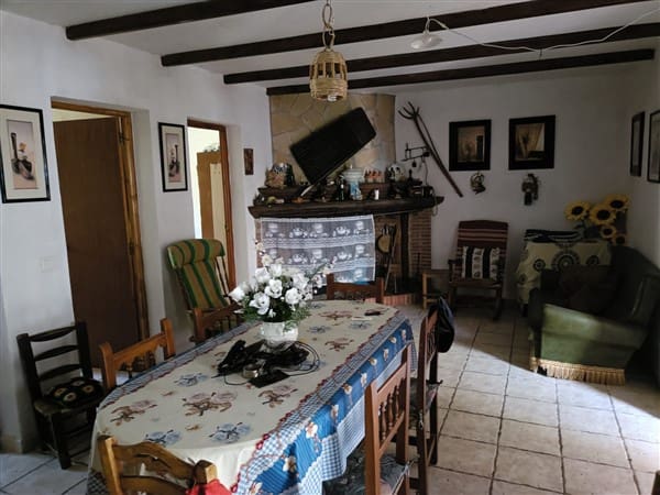 2 soveværelse Finca/Landehus til salg i La Peza med swimmingpool garage - € 90.000 (Ref: 8602668)