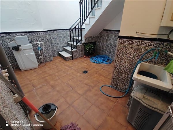 6 soveværelse Byhus til salg i Molvízar med garage - € 130.000 (Ref: 8616688)