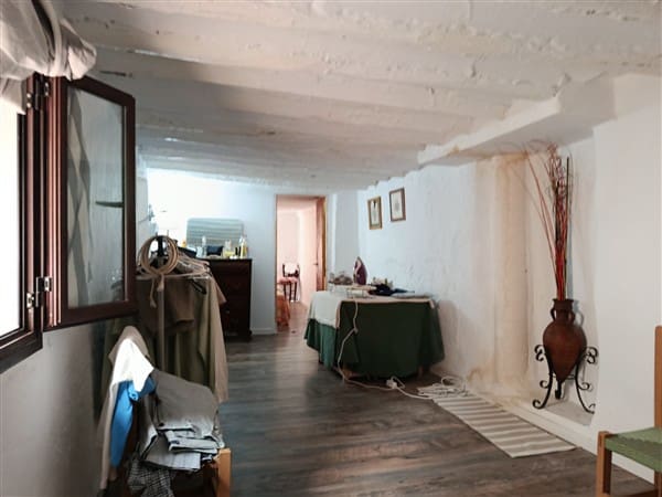 5 soveværelse Byhus til salg i Baza - € 69.900 (Ref: 8637336)