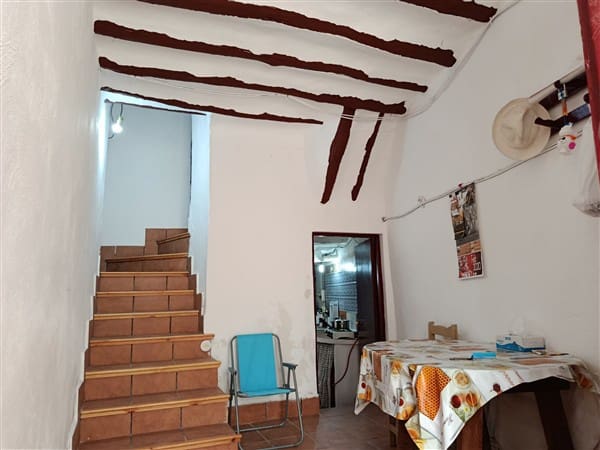 5 soveværelse Byhus til salg i Baza - € 69.900 (Ref: 8637336)