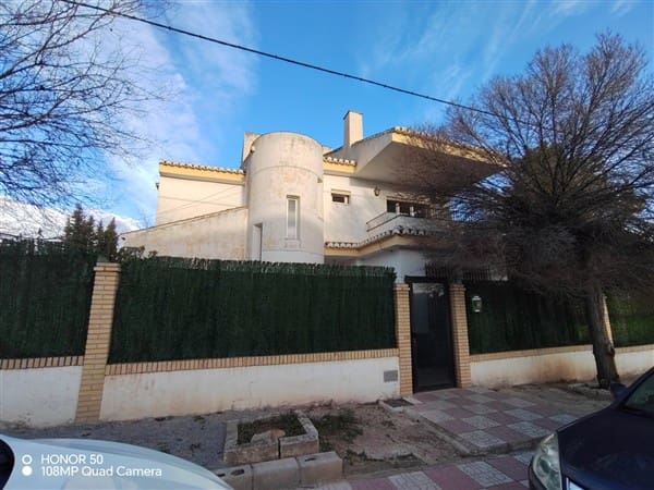 4 soveværelse Villa til salg i Alomartes med swimmingpool garage - € 198.000 (Ref: 8665907)