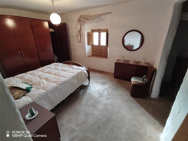 4 soveværelse Byhus til salg i Finana - € 35.000 (Ref: 8674880)