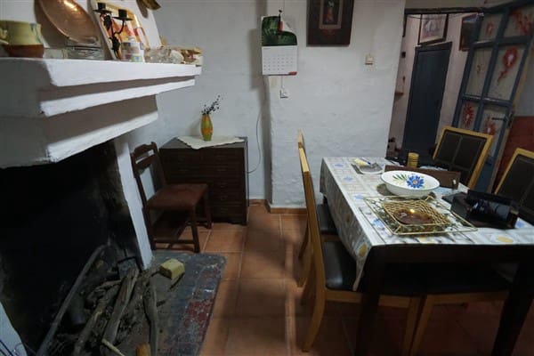 4 slaapkamer Huis te koop in Alquife - € 51.000 (Ref: 8692160)